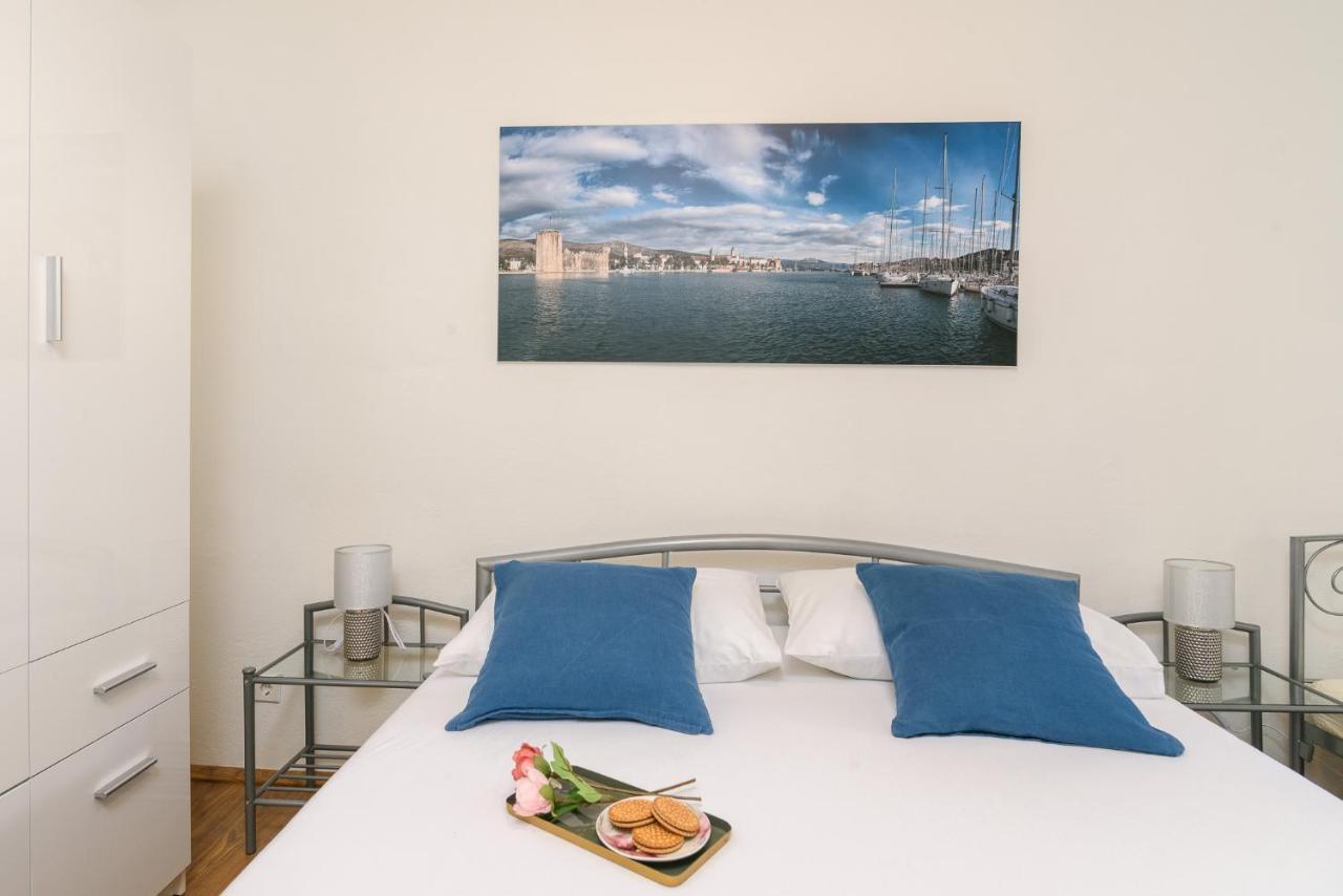 Apartments Mare Trogir Exteriör bild