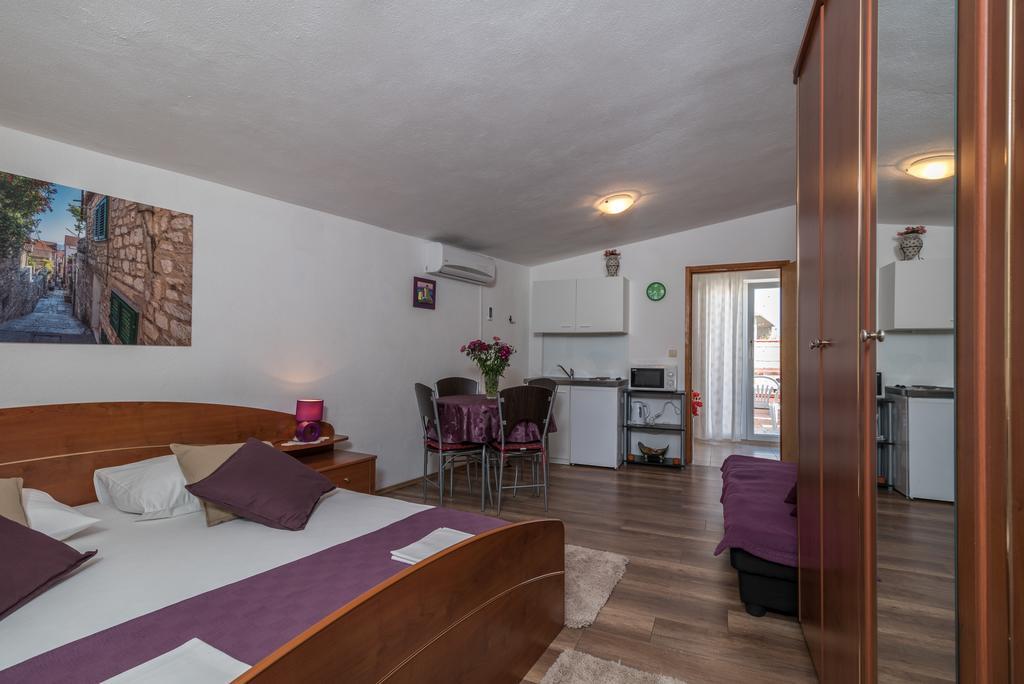 Apartments Mare Trogir Exteriör bild
