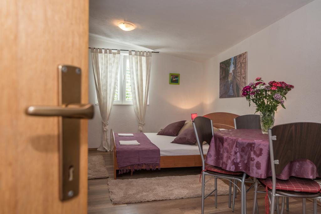 Apartments Mare Trogir Exteriör bild
